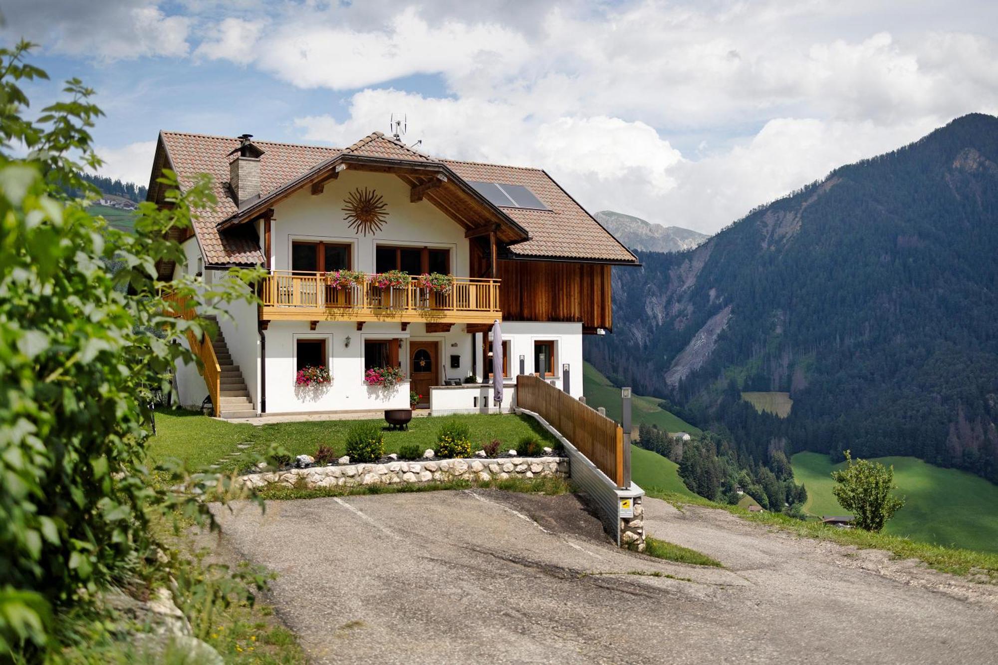 Ciasa Funtanies Puetia Apartment San Martino in Badia Exterior photo